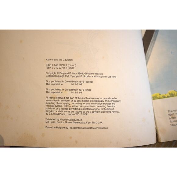 Asterix and the Cauldron Book 17 Goscinny & Uderzo 1993 Vintage English Comic - Picture 2 of 3